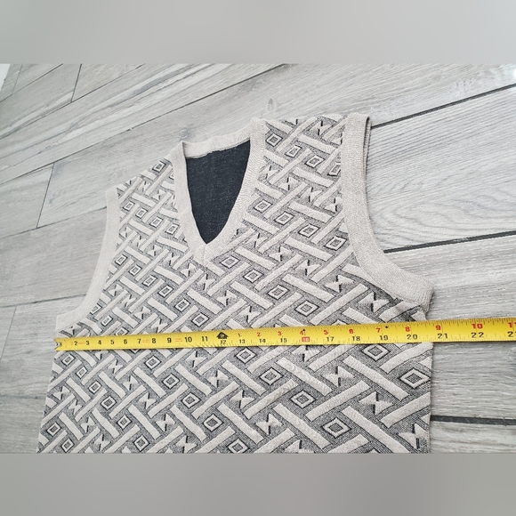 men' cream beige tan basic classic sleeveless V-neck ribbed vest M • bundle of 2 - Picture 7 of 8